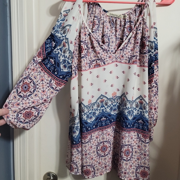 Stretchy blouse - Picture 1 of 2